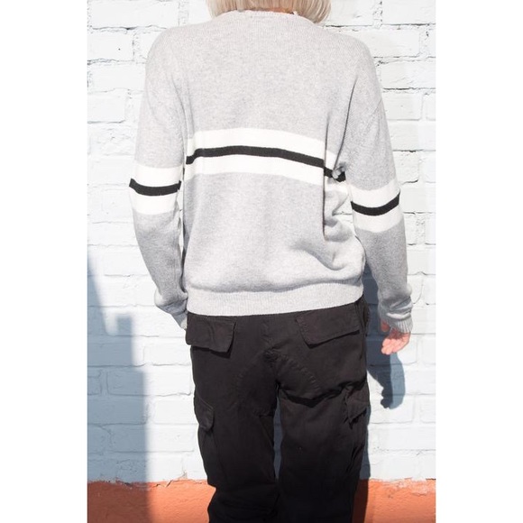 📌 Brandy Melville Bernadette Striped Sweater - Picture 6 of 6
